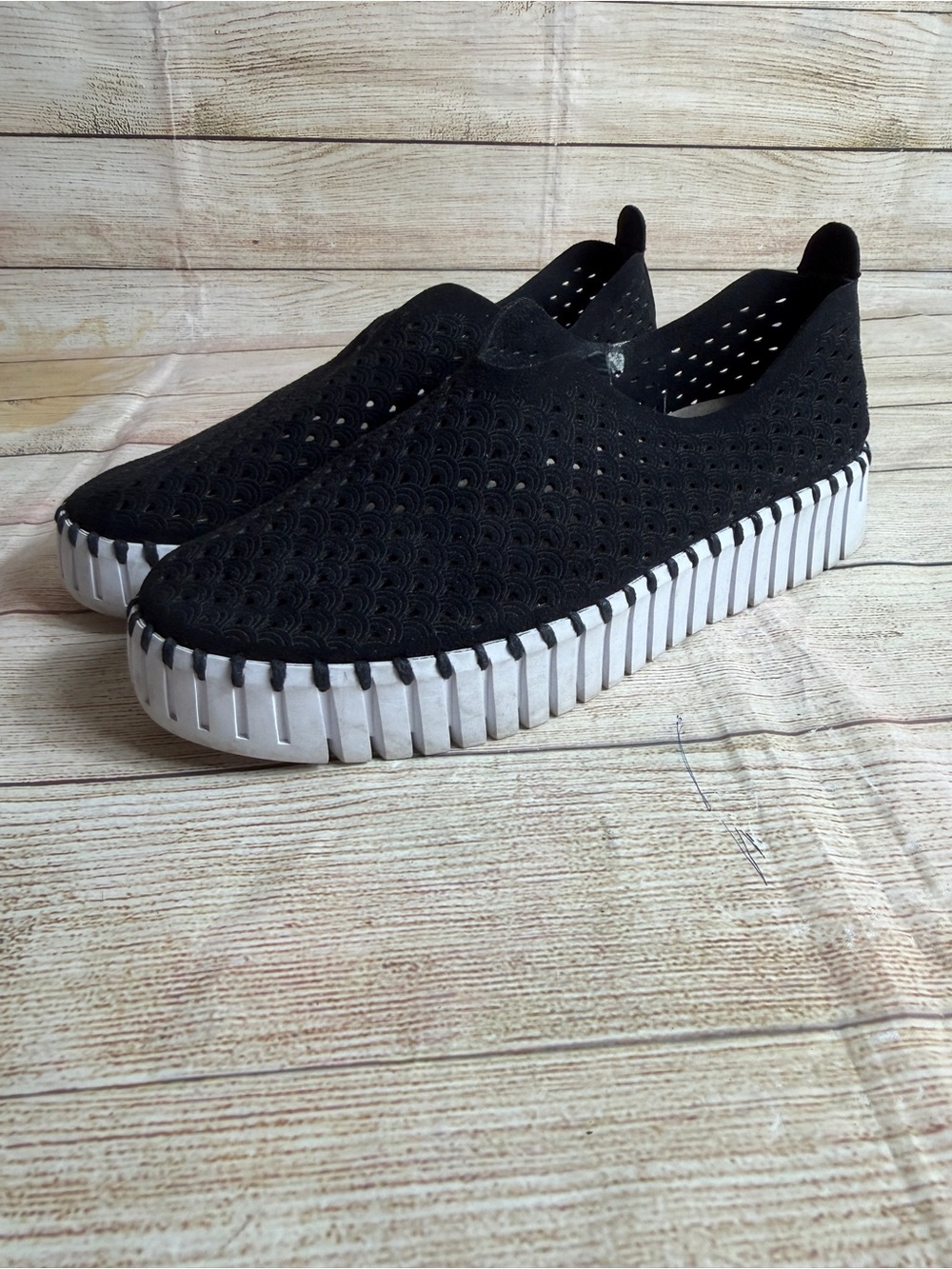 Ilse Jacobsen Tulip laser cut platform leather sneakers. Size 41 size 10.5-11